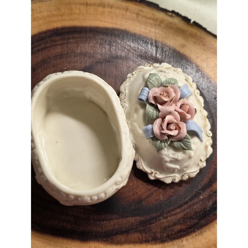 Ivory/Raised‎ Pink Flowers/Embossed Ceramic Trinket Box/Gold Trim/3